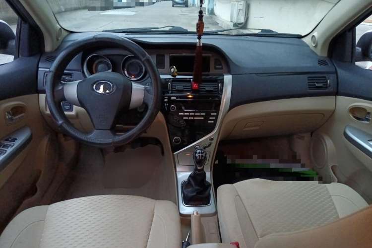 Used Great Wall C30 2013 1.5L Manual Comfort Model Center Console