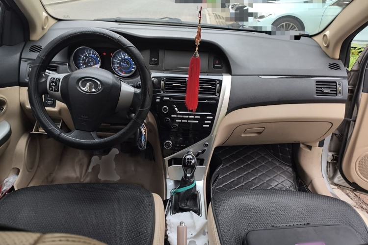 Used Great Wall C30 2013 1.5L Manual Luxury Model Center Console
