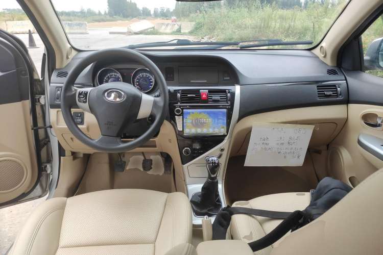 Used Great Wall C30 2013 1.5L Manual Luxury Model Center Console