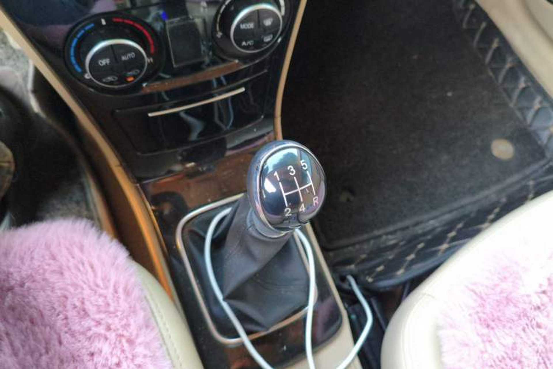 Used Great Wall C30 2013 1.5L Manual Luxury Model Gear Lever