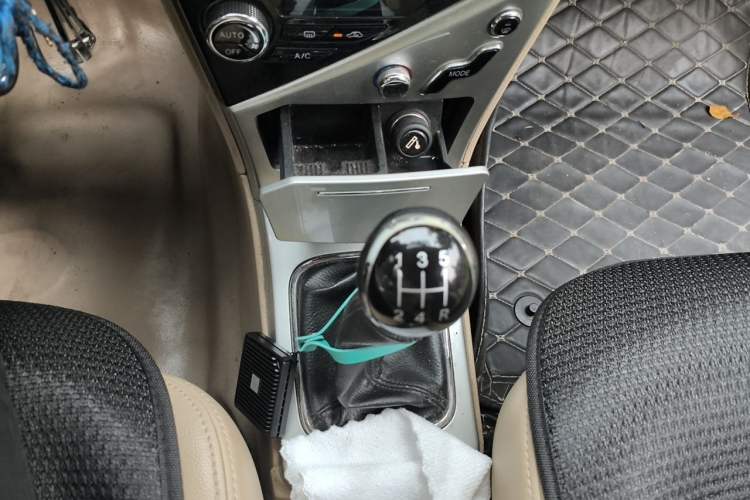 Used Great Wall C30 2013 1.5L Manual Luxury Model Gear Lever