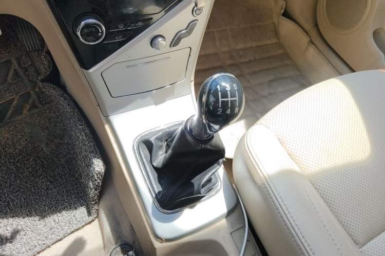 Used Great Wall C30 2013 1.5L Manual Luxury Model Gear Lever