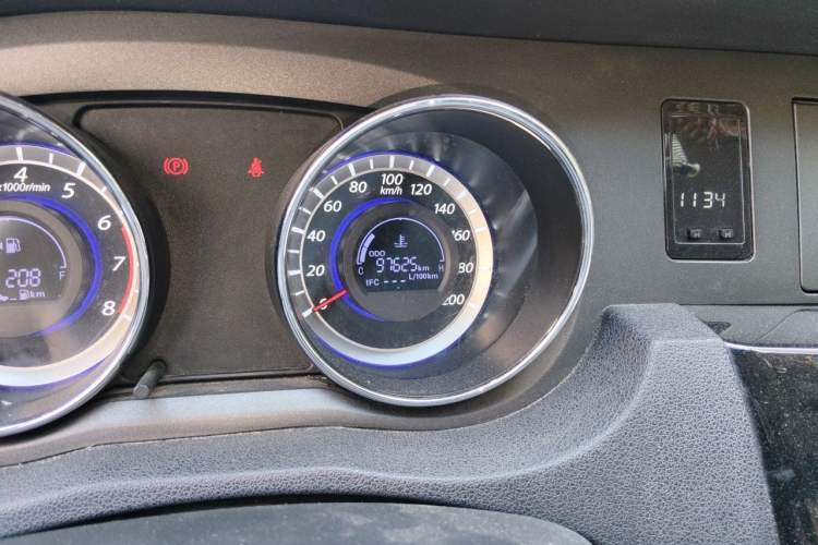 Used Great Wall C30 2013 New Vision Edition 1.5L Manual Fashion Model Odometer Close Up