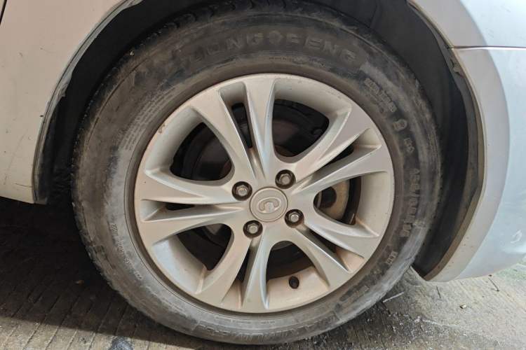 Used Great Wall C30 2013 New Vision Edition 1.5L Manual Fashion Model Right Front Wheel Hub