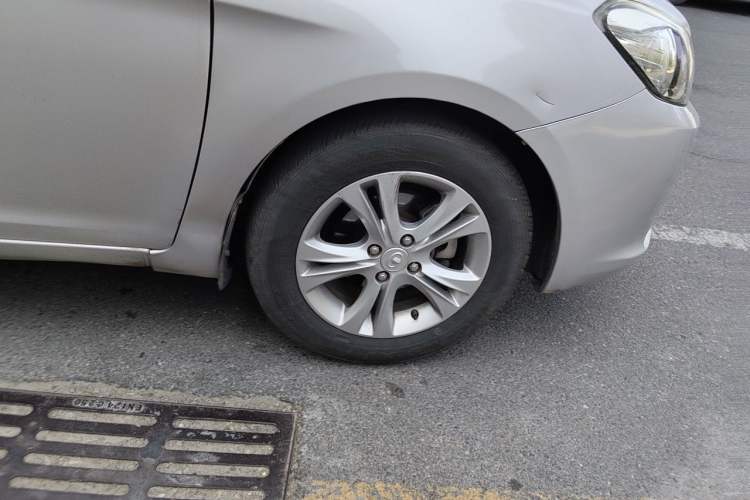 Used Great Wall C30 2013 New Vision Edition 1.5L Manual Fashion Model Right Front Wheel Hub