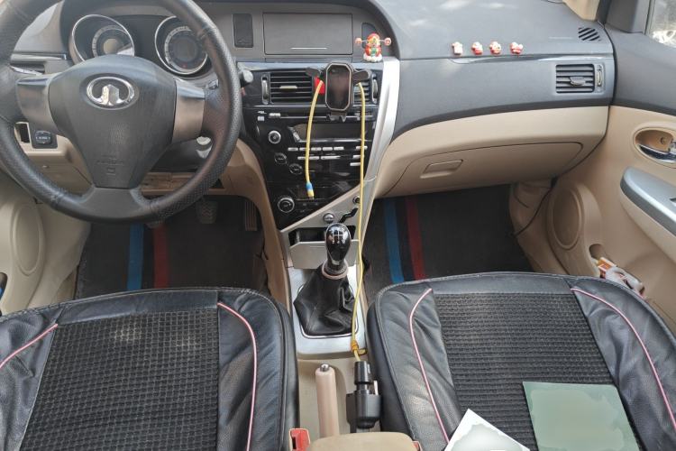 Used Great Wall C30 2013 1.5L Manual Comfort Model Center Console