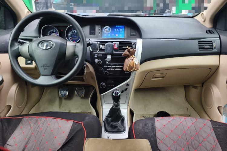 Used Great Wall C30 2013 1.5L Manual Comfort Model Center Console