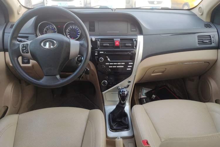 Used Great Wall C30 2013 1.5L Manual Luxury Model Center Console