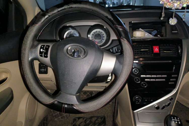 Used Great Wall C30 2013 1.5L Manual Luxury Model Center Console