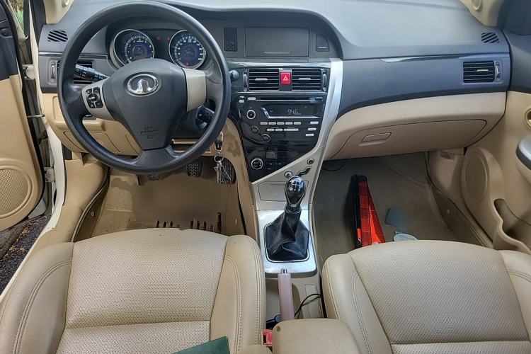 Used Great Wall C30 2013 1.5L Manual Luxury Model Center Console
