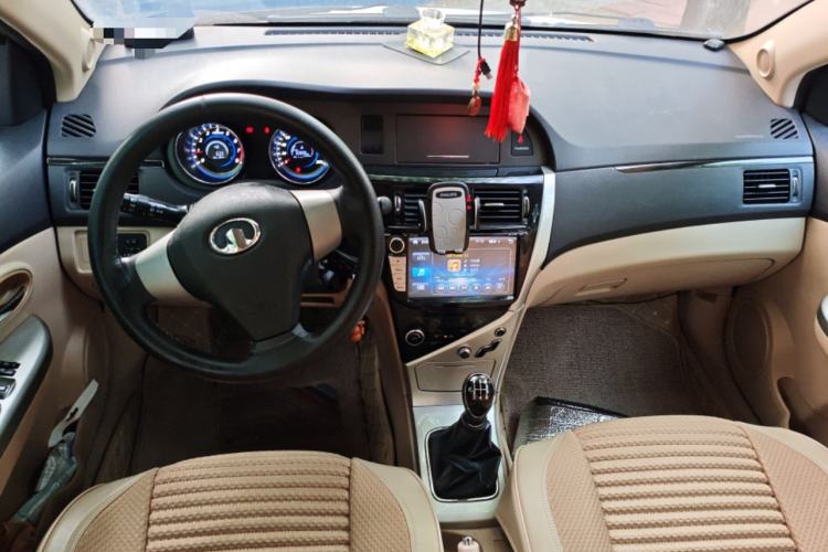 Used Great Wall C30 2013 1.5L Manual Comfort Model Center Console