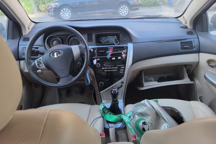 Used Great Wall C30 2013 1.5L Manual Luxury Model Center Console