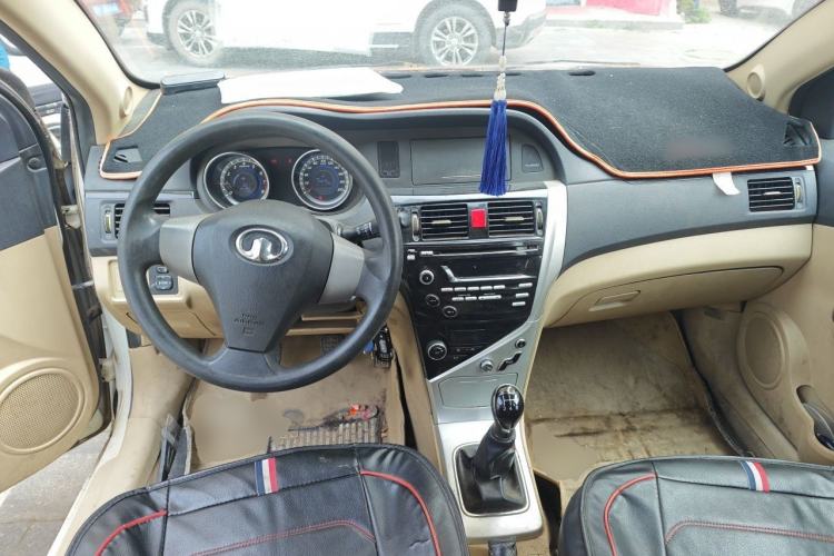 Used Great Wall C30 2013 1.5L Manual Comfort Model Center Console