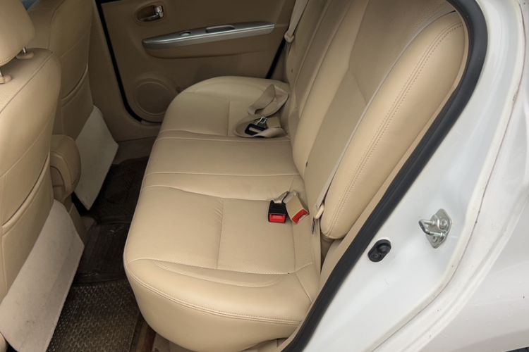 Used Great Wall C30 2013 1.5L Manual Luxury Model Interior 1