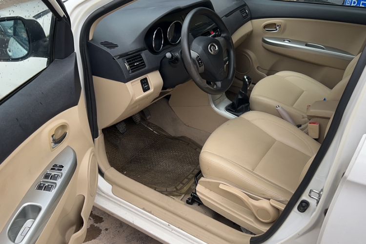 Used Great Wall C30 2013 1.5L Manual Luxury Model Interior 2