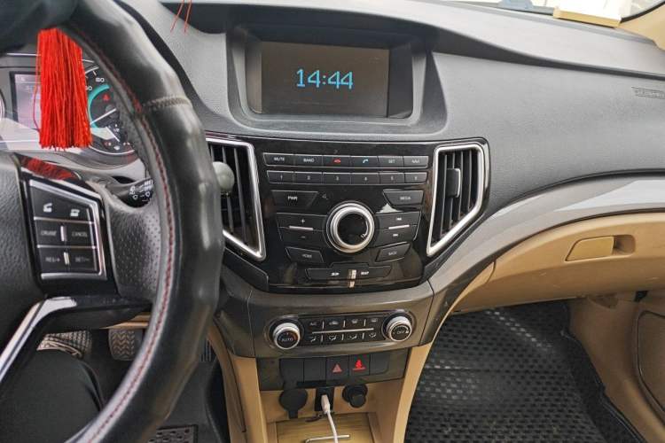 Used Great Wall C30 2015 1.5L Manual Luxury Model Audio And AC Panel