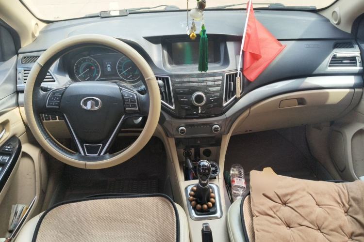 Used Great Wall C30 2015 1.5L Manual Comfort Model Center Console