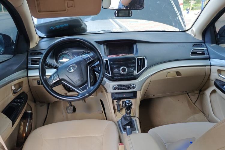 Used Great Wall C30 2015 1.5L Manual Comfort Model Center Console