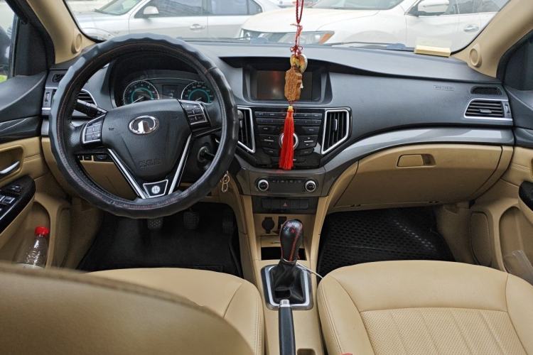 Used Great Wall C30 2015 1.5L Manual Luxury Model Center Console