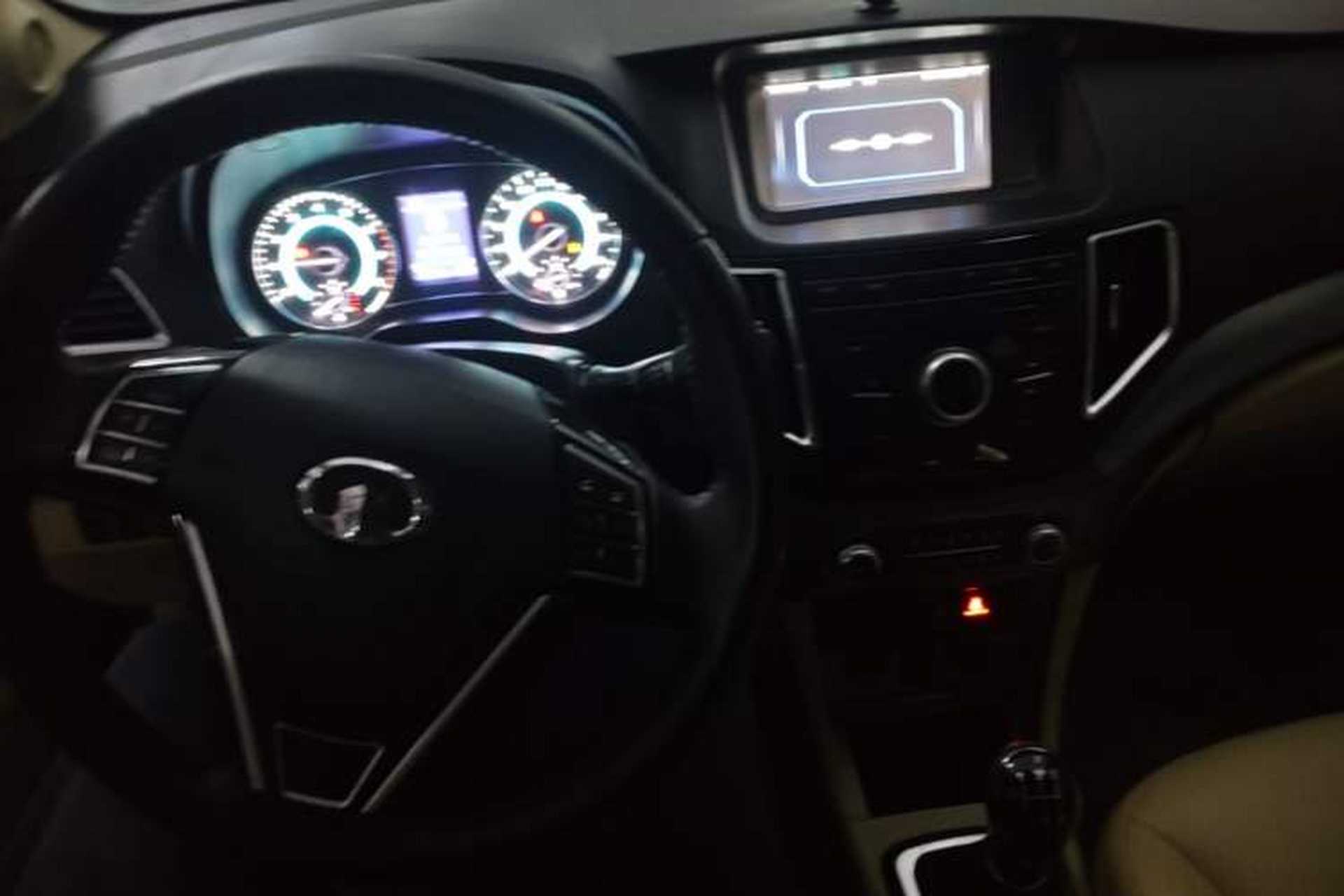 Used Great Wall C30 2015 1.5L Manual Luxury Model Center Console
