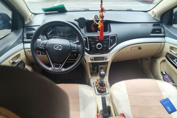 Used Great Wall C30 2015 1.5L Manual Comfort Model Center Console
