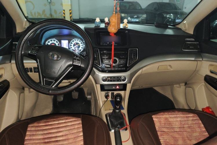 Used Great Wall C30 2015 1.5L Manual Comfort Model Center Console