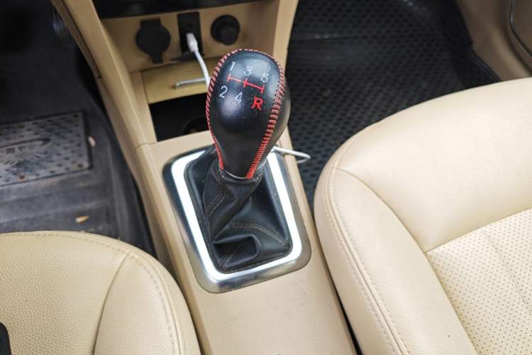 Used Great Wall C30 2015 1.5L Manual Luxury Model Gear Lever