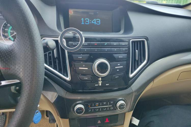 Used Great Wall C30 2015 1.5L Manual Luxury Model Audio And AC Panel