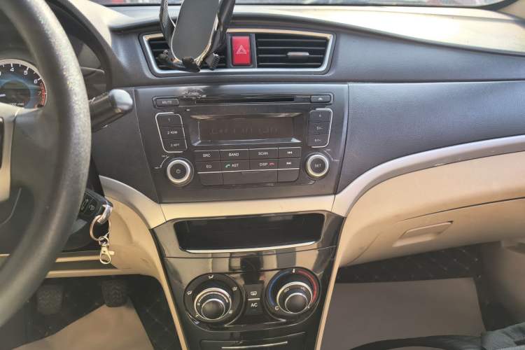 Used Great Wall C30 2015 Classic Edition 1.5L Manual Enjoyment Model Audio And AC Panel