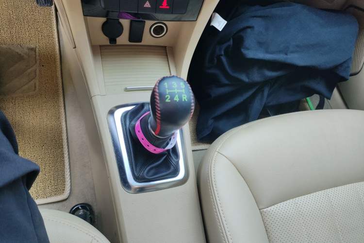Used Great Wall C30 2015 1.5L Manual Luxury Model Gear Lever