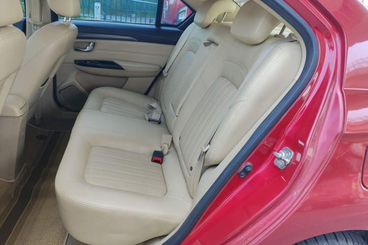 Used Great Wall C30 2015 1.5L Manual Luxury Model Interior 4