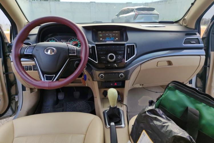 Used Great Wall C30 2015 1.5L Manual Luxury Model Center Console