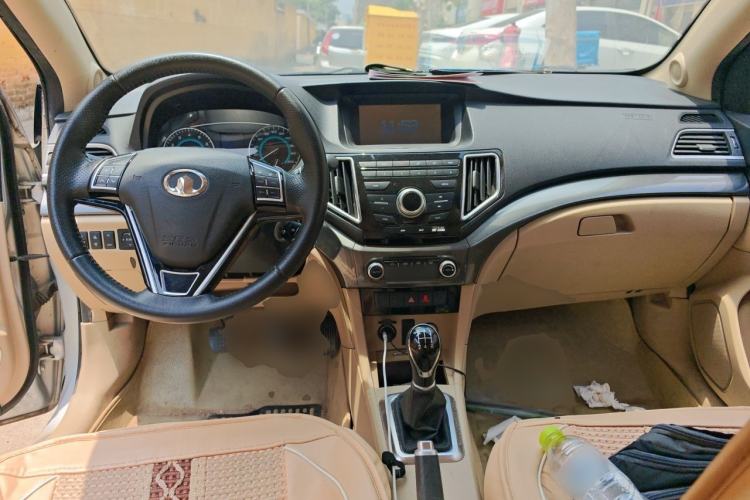 Used Great Wall C30 2015 1.5L Manual Luxury Model Center Console