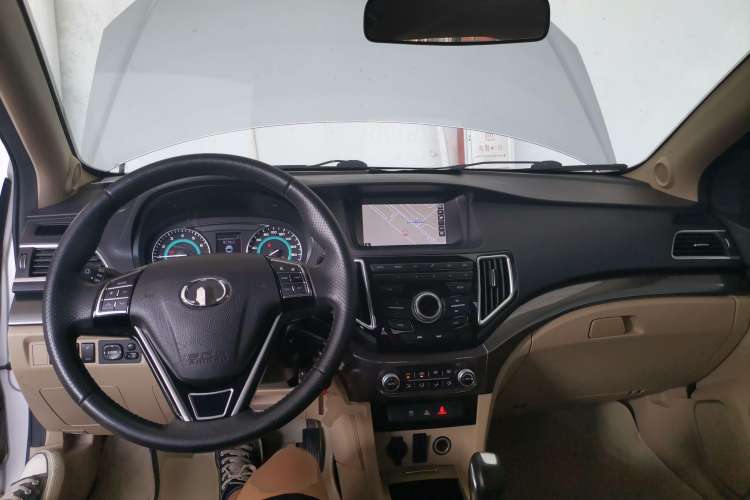 Used Great Wall C30 2015 1.5L AMT Luxury Model Center Console
