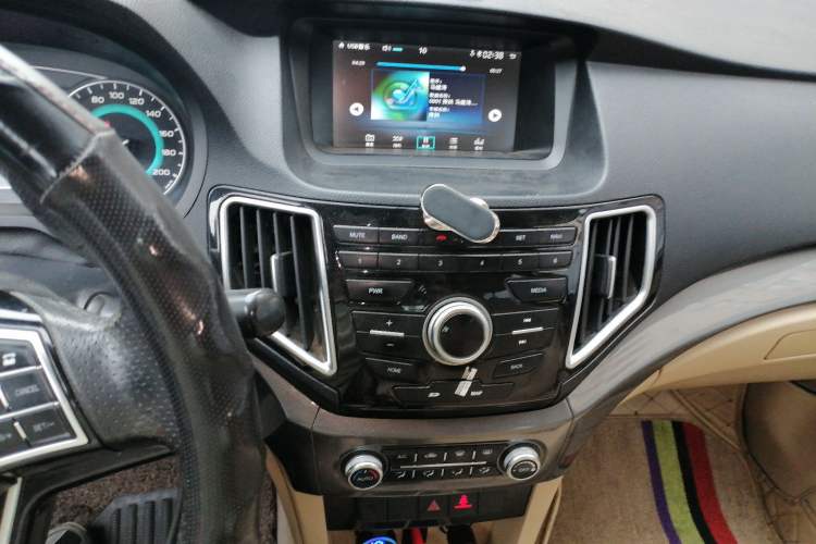 Used Great Wall C30 2015 1.5L Manual Luxury Model Audio And AC Panel