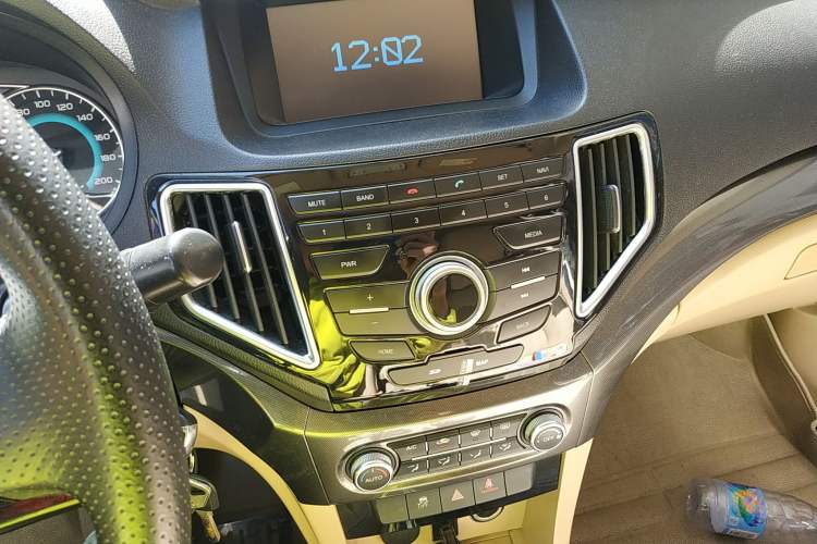 Used Great Wall C30 2015 1.5L AMT Luxury Model Audio And AC Panel