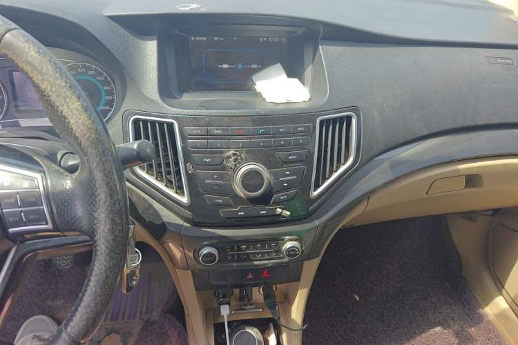 Used Great Wall C30 2015 1.5L Manual Luxury Model Audio And AC Panel