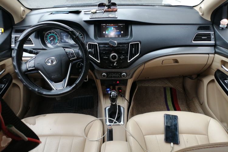 Used Great Wall C30 2015 1.5L Manual Luxury Model Center Console