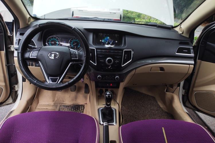 Used Great Wall C30 2015 1.5L Manual Luxury Model Center Console
