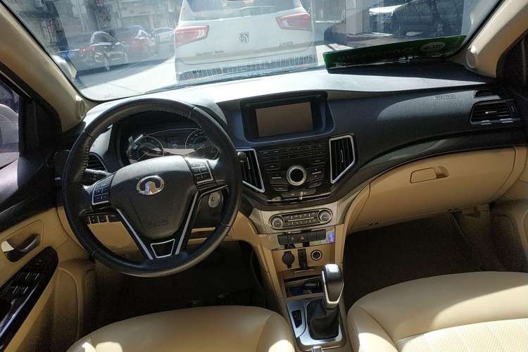 Used Great Wall C30 2015 1.5L AMT Luxury Model Center Console