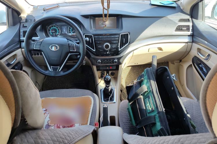 Used Great Wall C30 2015 1.5L Manual Comfort Model Center Console