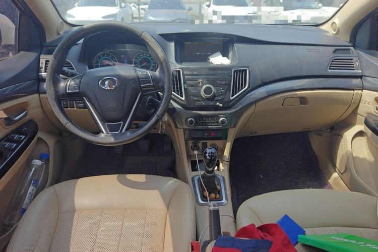 Used Great Wall C30 2015 1.5L Manual Luxury Model Center Console