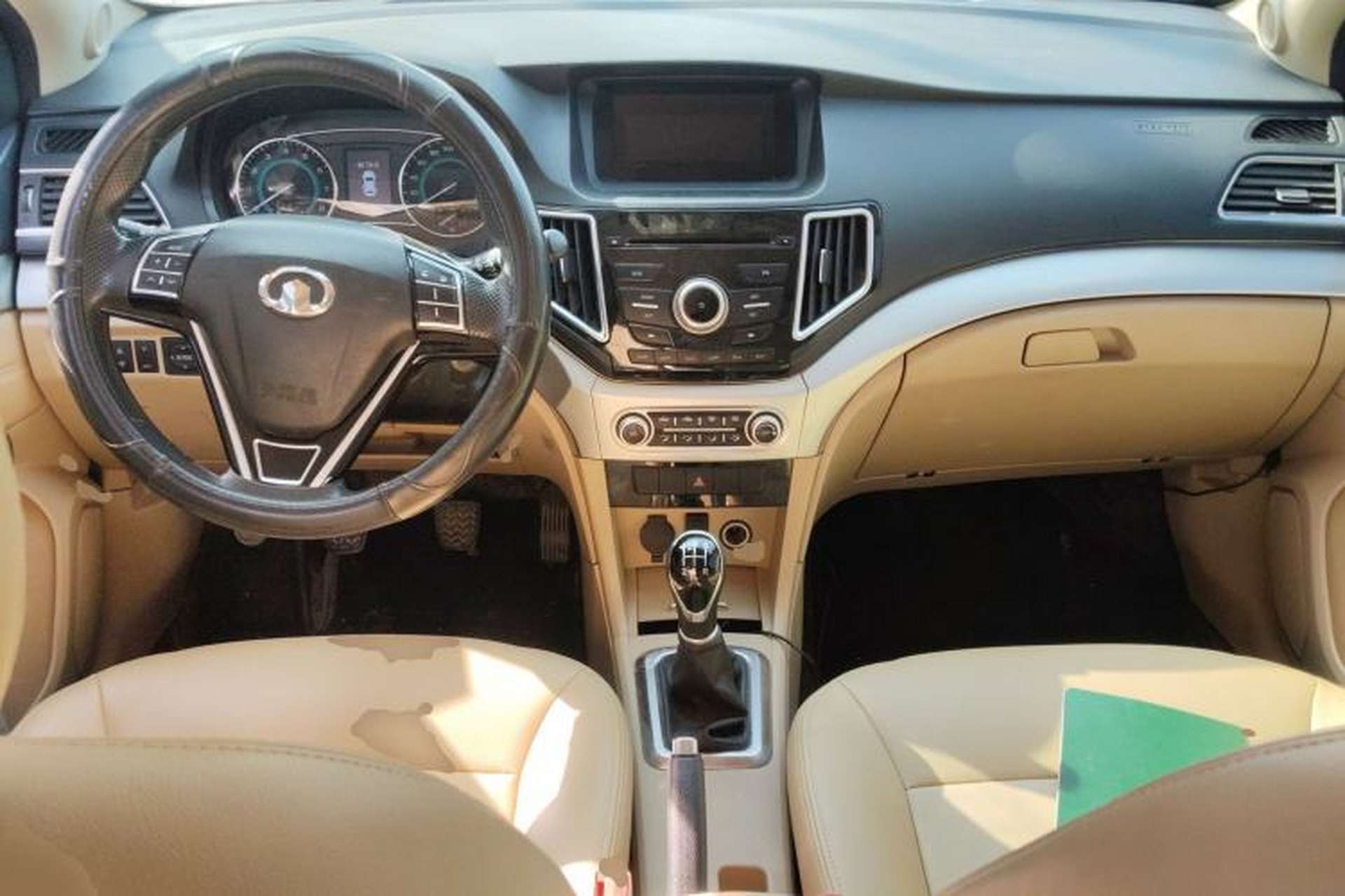 Used Great Wall C30 2015 1.5L Manual Comfort Model Center Console