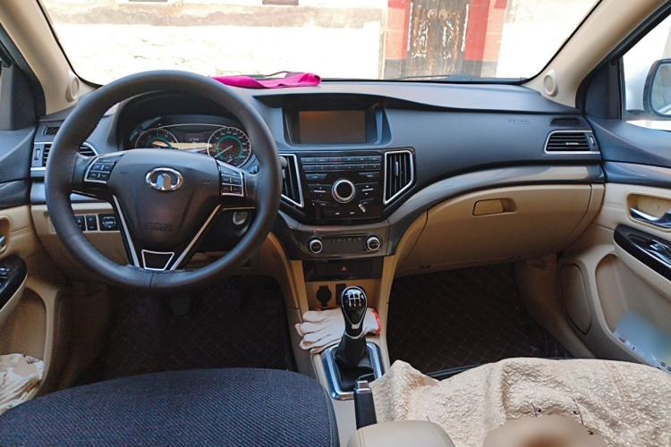 Used Great Wall C30 2015 1.5L Manual Luxury Model Center Console