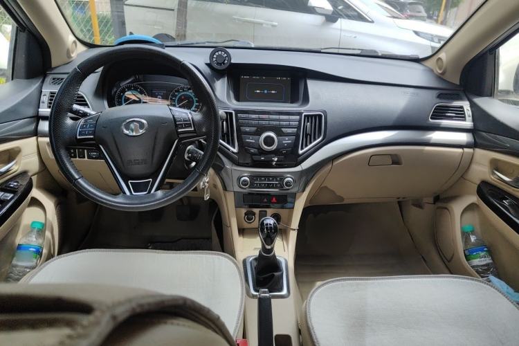 Used Great Wall C30 2015 1.5L Manual Luxury Model Center Console