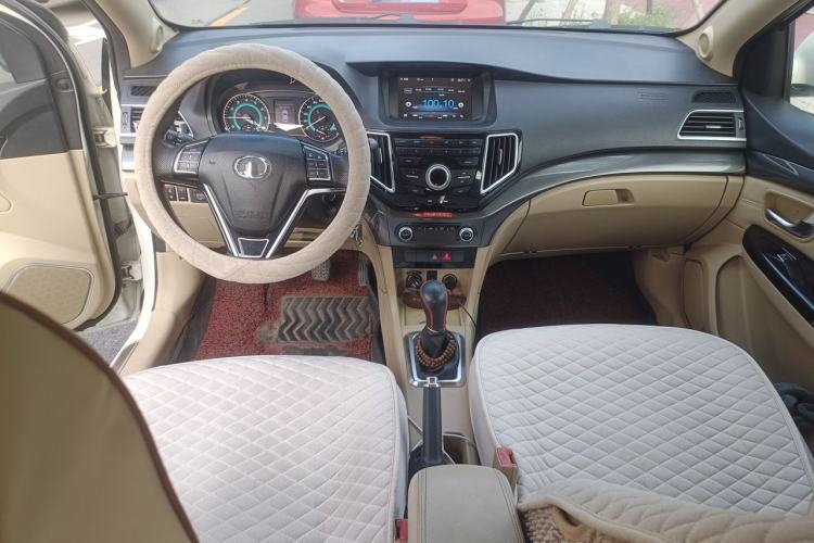Used Great Wall C30 2015 1.5L Manual Luxury Model Center Console