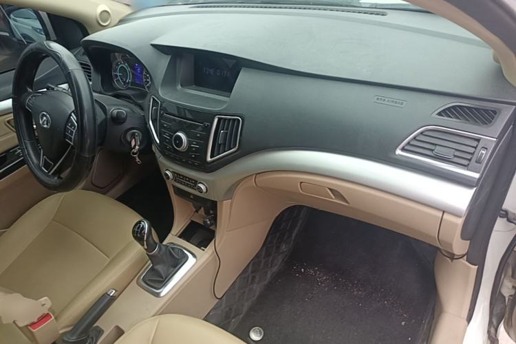 Used Great Wall C30 2015 1.5L Manual Comfort Model Center Console