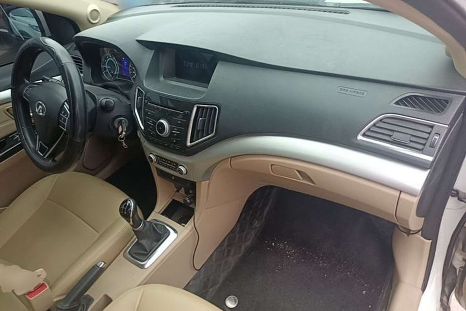 Used Great Wall C30 2015 1.5L Manual Comfort Model Center Console