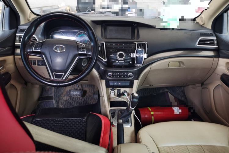 Used Great Wall C30 2015 1.5L AMT Comfort Model Center Console