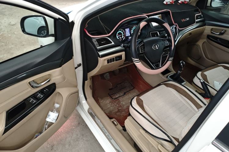 Used Great Wall C30 2015 1.5L Manual Luxury Model Interior 3